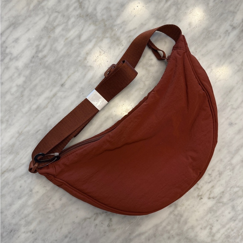Uniqlo round mini shoulder bag